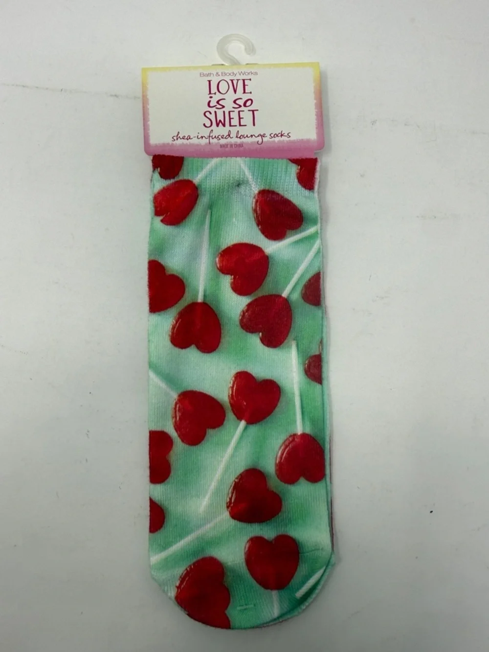 Bath & Body Works women’s Mint Lounge Socks with Red Hearts. one Size